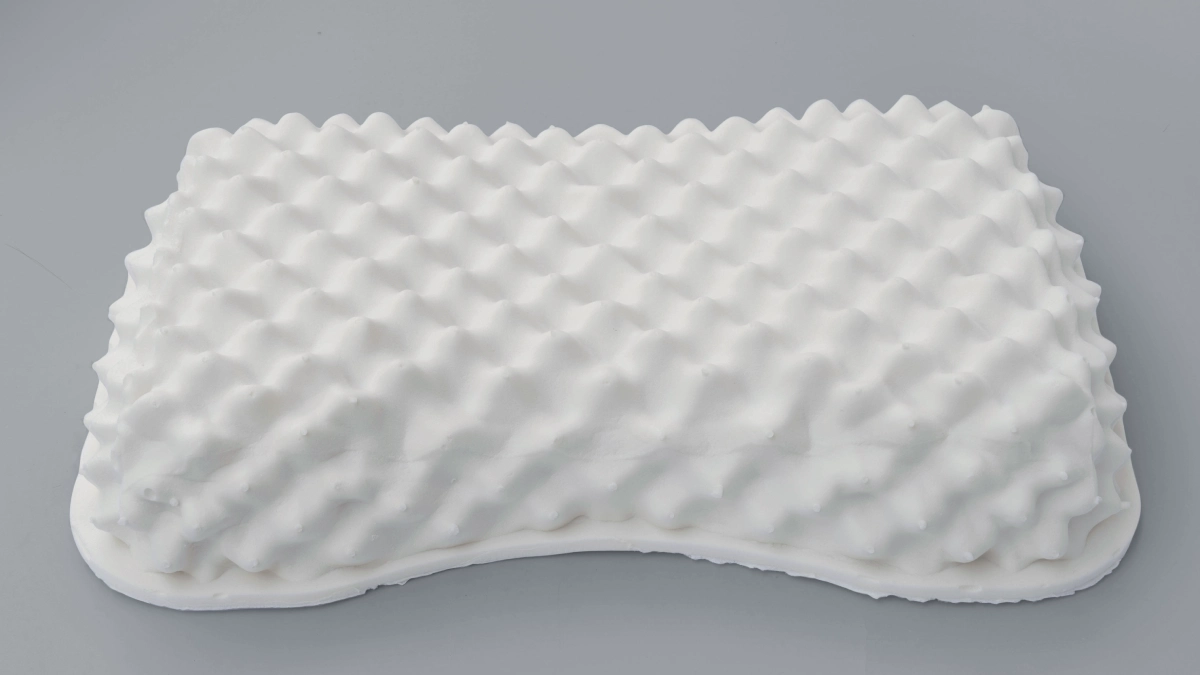 almohada de látex perforada mostrando su estructura y ventilación