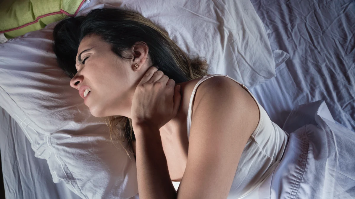 dolor cervical al despertar por almohada incorrecta