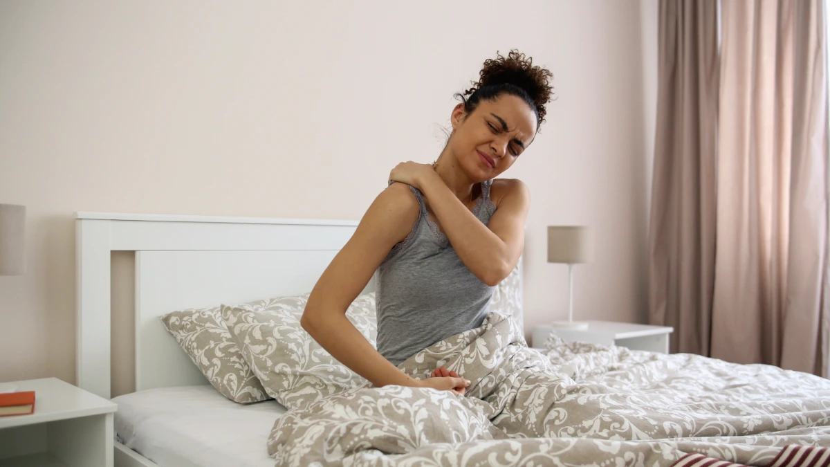 Dolor de hombro al dormir: por qué pasa y cómo aliviarlo